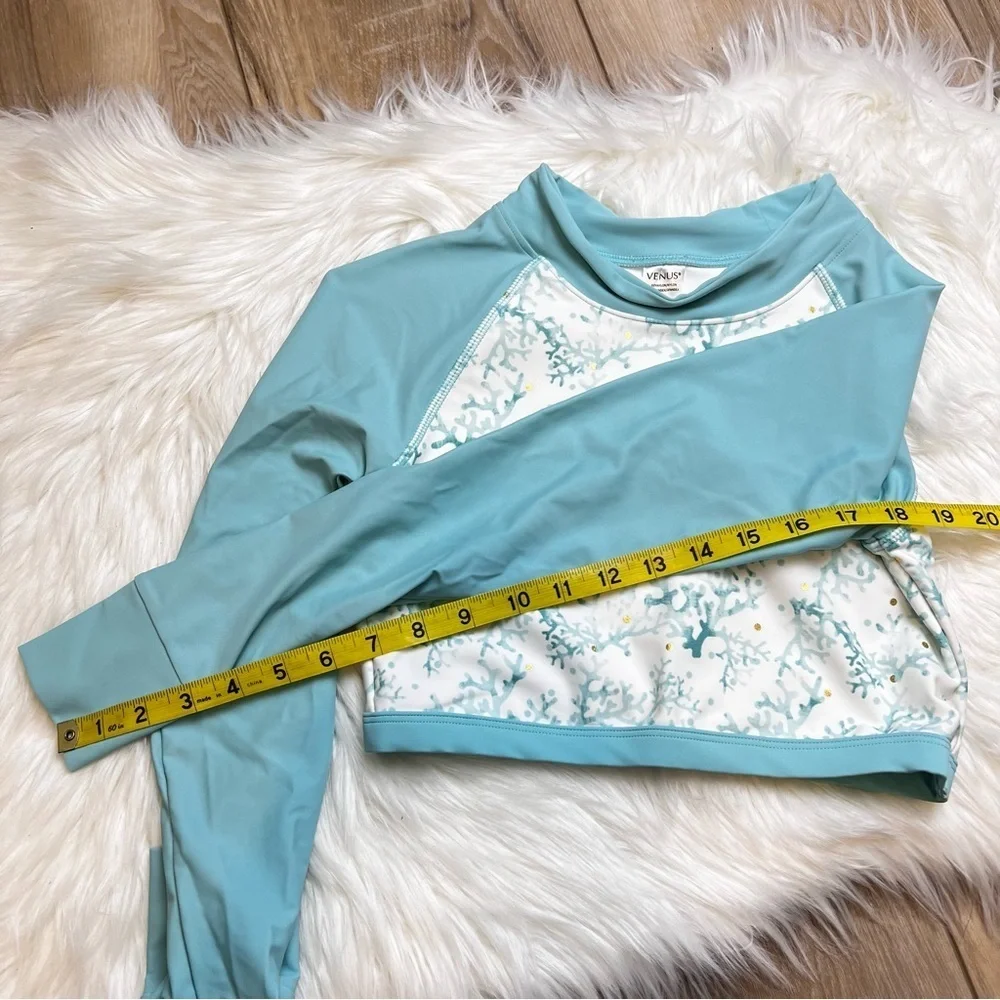 Venus Lagoon Life Women’s Long Sleeve Crop Swim Top. Size 6. New With Tags.
